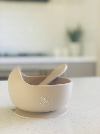 The Mini & Me Wave Bowl & Spoon Almond in beige, animal and brown styled beautifully on a shelf in a child's bedroom.