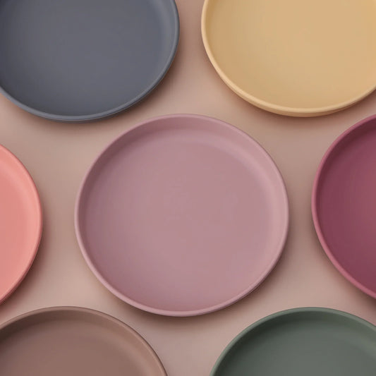 Suction plate stuck to highchair tray showing non-slip design