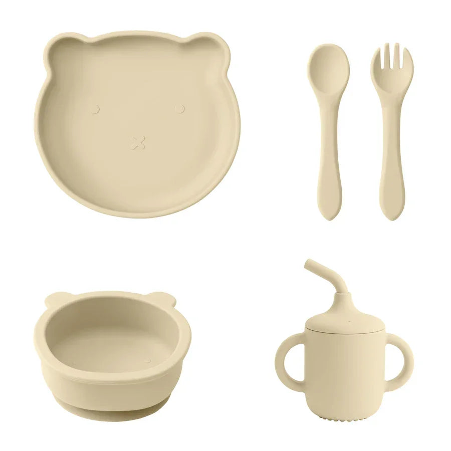 Complete baby feeding set with divided plate and accessories